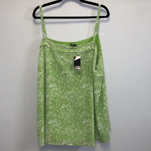 Torrid 3X Pin Tuck Square Neck Green Floral chiffon lined Camisole: 3511 - Picture 4 of 15